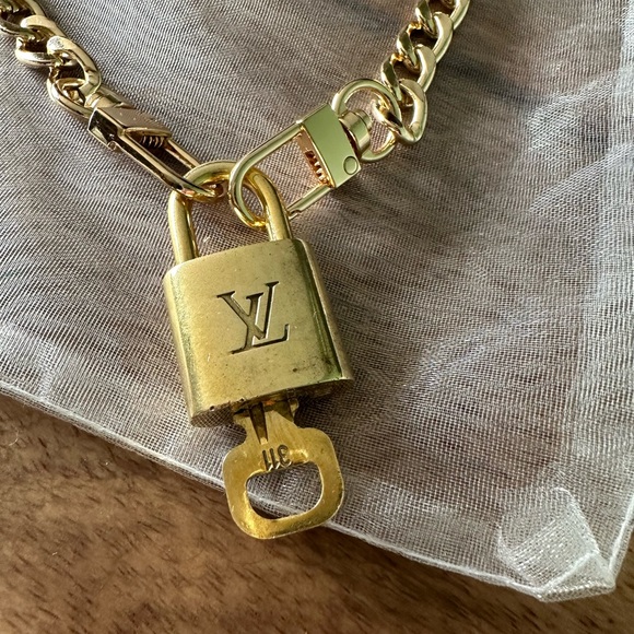 Louis Vuitton Padlock Lock and Key #311 & necklace gold 18” unbranded nwot - Picture 10 of 12